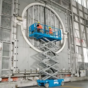 GS-3246-E-Drive-Electric-Scissor-Lift-2-People-working-at-height