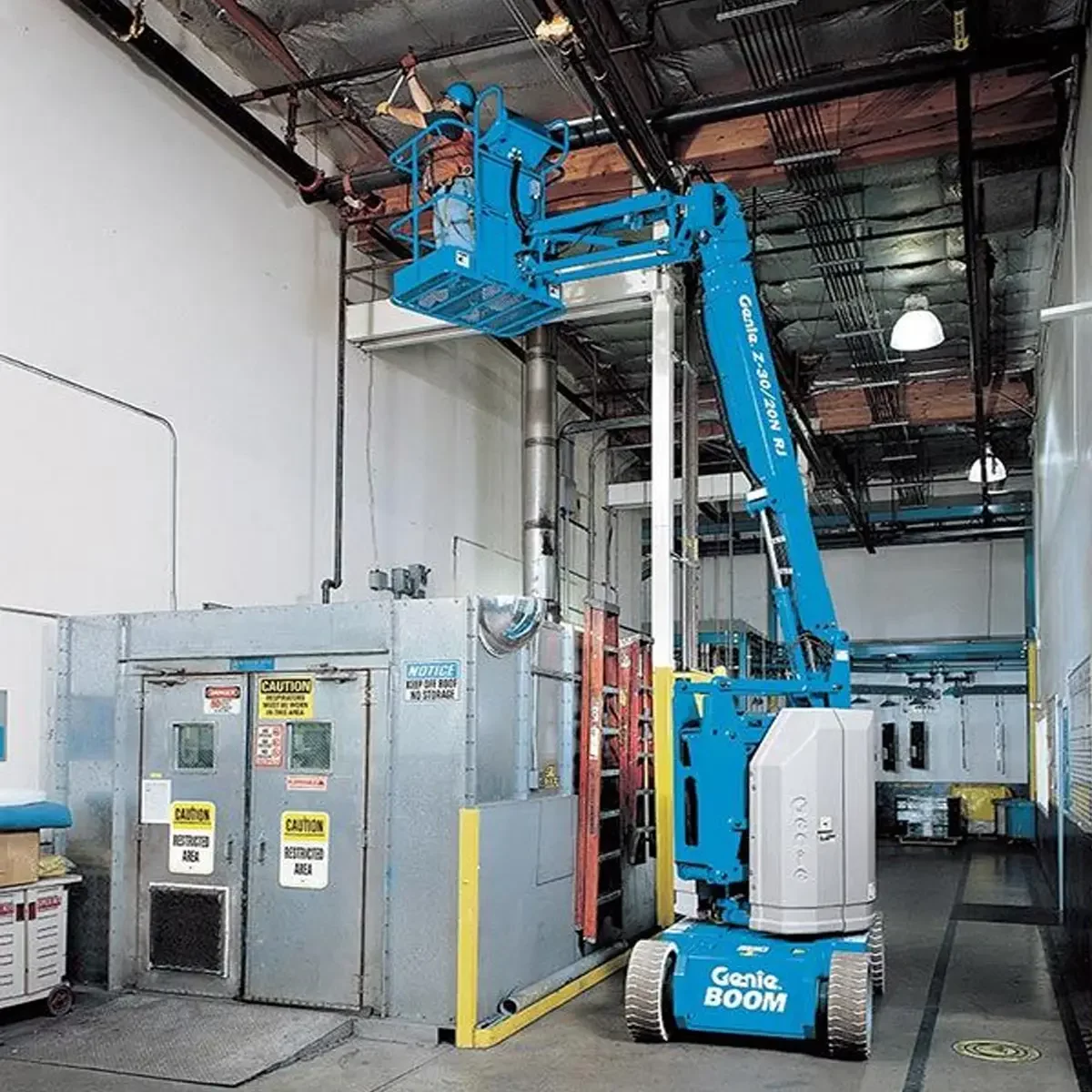 Z-3020-N-Articulated-Boom-Lift-being-used-in-a-narrow-environment