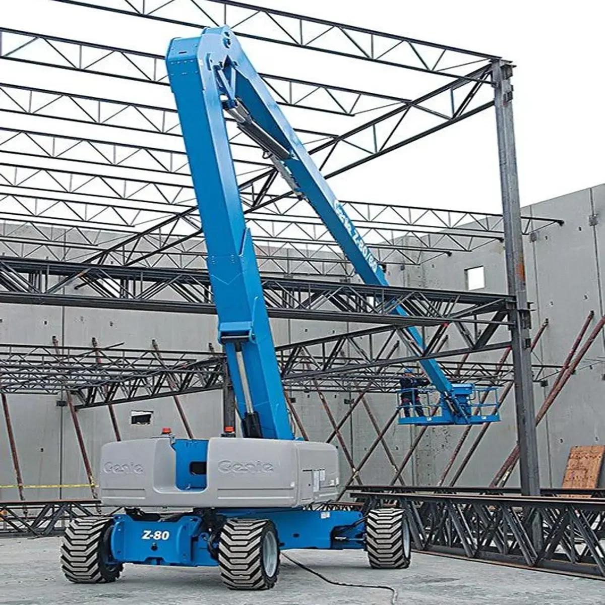 Z-8060-Articulated-Boom-Lift-working-on-steel-framework